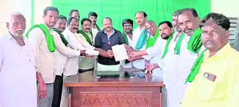 రబీ పంటలకు నీరందించండి 