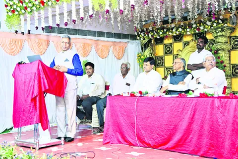 చట్టాలను అధ్యయనం చేయాలి