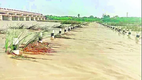 ఎన్టీఆర్‌ జలాశయం గేట్ల ఎత్తివేత 