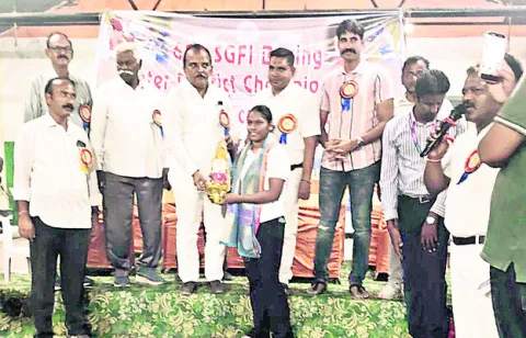 రాష్ట్ర స్థాయి బాక్సింగ్‌ పోటీలు షురూ
