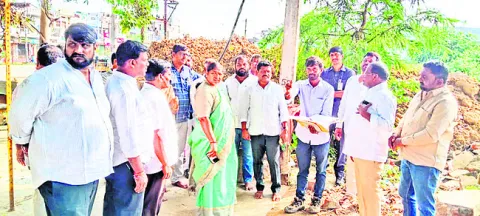 మోడల్‌ బస్టాండ్‌ పనుల్లో వేగం పెంచాలి