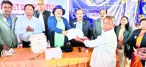 ఏజెన్సీలో దోమ తెరల పంపిణీ