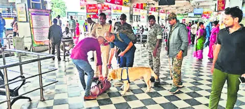 ఫ్రిజ్‌ పేలడంతో  రూ.4 లక్షల ఆస్తి నష్టం 
