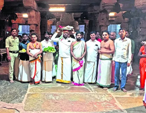 శాస్త్రోక్తంగా స్నపన తిరుమంజనం 
