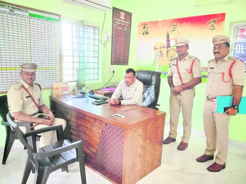 రోడ్డు ప్రమాదాలను అరికట్టాలి 