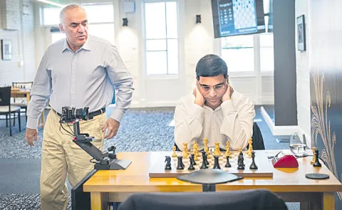 Anand loses in Clutch Chess Legends match