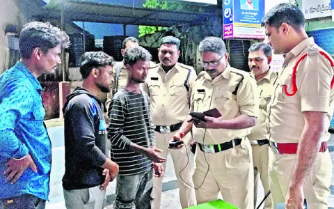 ముమ్మరంగా పోలీసుల తనిఖీలు
