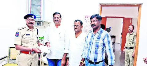 294 వైన్స్‌.. 258 దరఖాస్తులు!