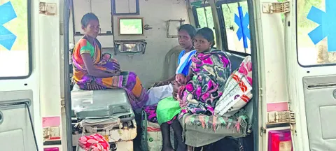 మెరుగైన వైద్యానికి బాలింతల నిరాకరణ