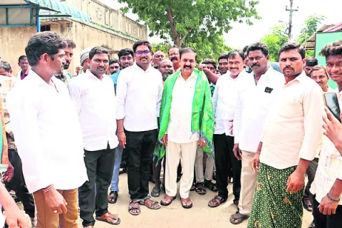 పేదల ఇళ్ల స్థలాల జోలికి వస్తే ఉపేక్షించం 