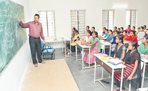 Guest lecturers fight for minimum wages