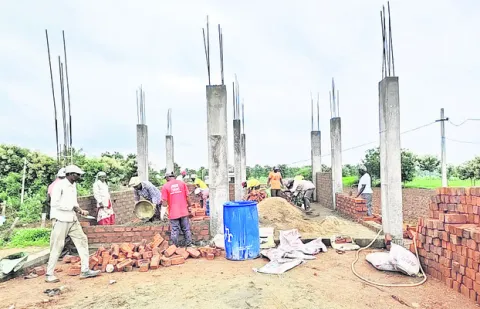 ఫొటోల అప్‌లోడ్‌తో ఇందిరమ్మ బిల్లు 