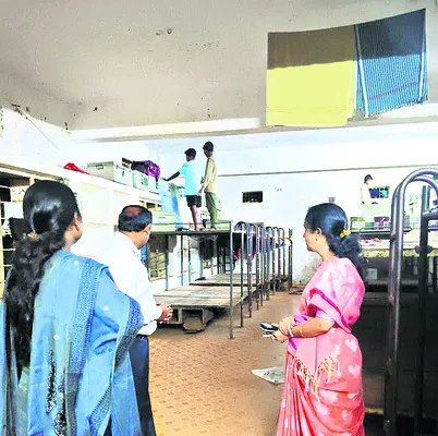 గిరిజన సంక్షేమ శాఖ డీడీ ఆకస్మిక తనిఖీ 