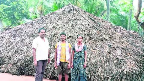 వర్షానికి కూలిన ఇల్లు