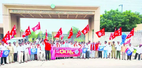 బీసీ రిజర్వేషన్లకు అడ్డుకునేందుకు బీజేపీ కుట్ర
