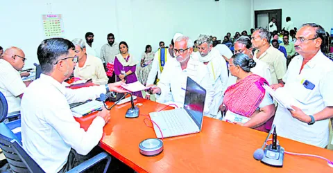 ప్రజలకు నాణ్యమైన సేవలందించాలి 