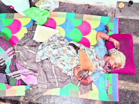 వేర్వేరు ప్రాంతాల్లో ఇద్దరి హత్య