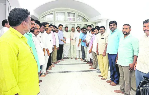 విద్యుత్‌ లైన్‌ అలైన్‌మెంట్‌ మార్చేలా చూడండి