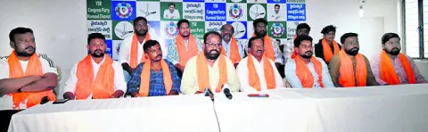 ఎస్టీ జాబితాపై వాల్మీకులకు స్పష్టత ఇవ్వాలి