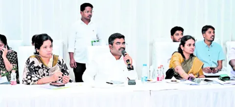 కమాండ్‌ కంట్రోల్‌ రూమ్‌ 24 గంటలు పని చేయాలి