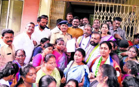 కర్నూలులో కదంతొక్కిన మహిళలు