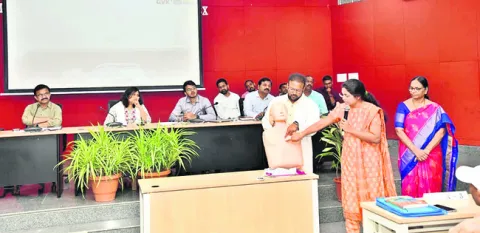 గురుకులాలు, హాస్టళ్లను తనిఖీ చేయాలి