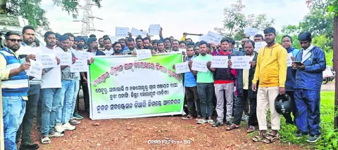 విద్యుత్‌ సమస్యలపై గిరిజనుల ఆందోళన 