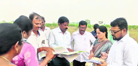 రైతుల భూములకు రీసర్వే నిర్వహించాలి