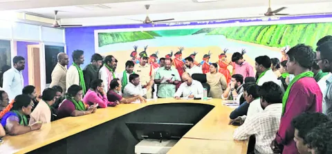 గిరిజన చట్టాలు పటిష్టంగా అమలు చేయాలి 
