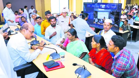 అర్జీలు వెంటనే పరిష్కరించాలి