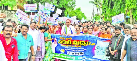 సిట్‌ కాదు.. సీబీఐ దర్యాప్తు కావాలి 
