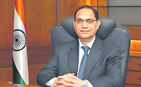 Mutual fund trustees to build guardrails for industry, investors Says Sebi chief
