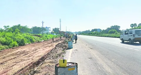 కూడళ్ల వద్ద హైమాస్ట్‌ లైట్ల ఏర్పాటు
