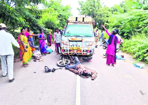 రోడ్డు ప్రమాదంలో వ్యక్తి దుర్మరణం