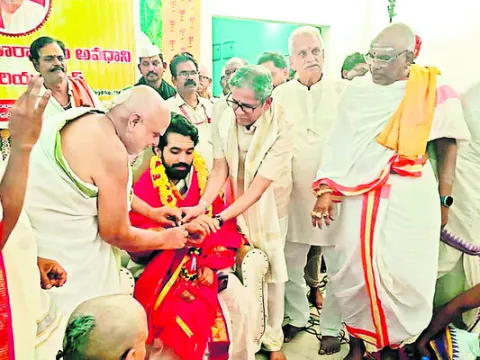 వేదాల ప్రాశస్త్యాన్ని విశ్వవ్యాప్తంగా చాటాలి