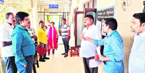 విద్యాబోధనలో ఇబ్బంది కలగకుండా చూడాలి