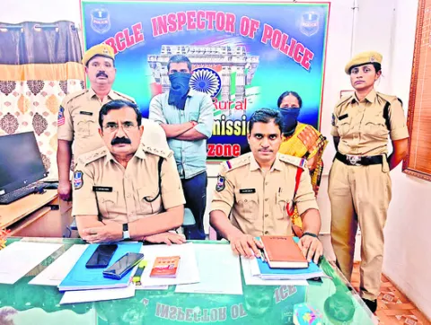ధాన్యం కొనుగోళ్లలో  అక్రమాలు.. ఇద్దరి అరెస్ట్‌