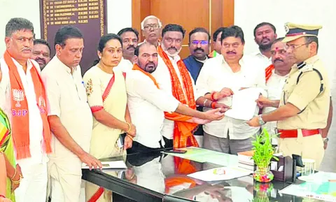 మధూకర్ ఆత్మహత్య బాధ్యులపై చర్య తీసుకోవాలి