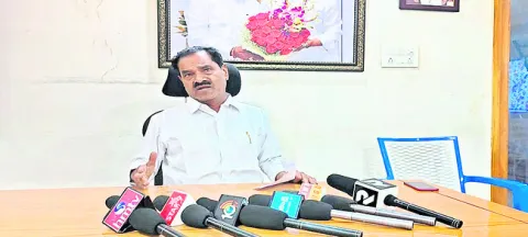 కల్తీ మద్యానికి బ్రాండ్‌ అంబాసిడర్‌ చంద్రబాబు 