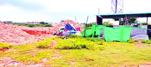 కోదాడలో మున్సిపల్‌ స్థలం కబ్జా