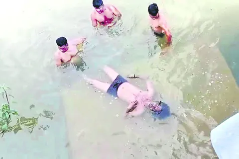 స్నానానికి వెళ్లి.. నీట మునిగి 