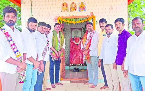 ఆలయాల అభివృద్ధికి ‘ఐక్యత’ సహకారం 