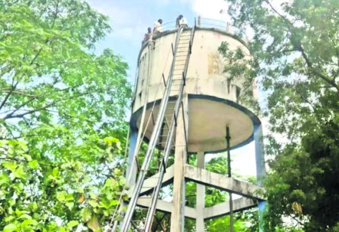 వివాదాస్పదమైన నీటికుండీ తొలగింపు