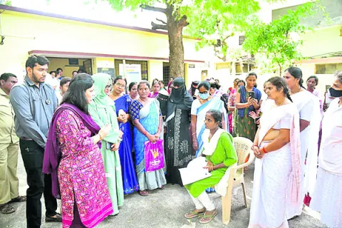 పరీక్షలు చేసి.. మందులివ్వాలి