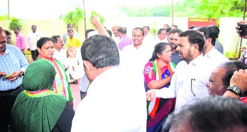 మహిళా కాంగ్రెస్లో పోస్టుల లొల్లి