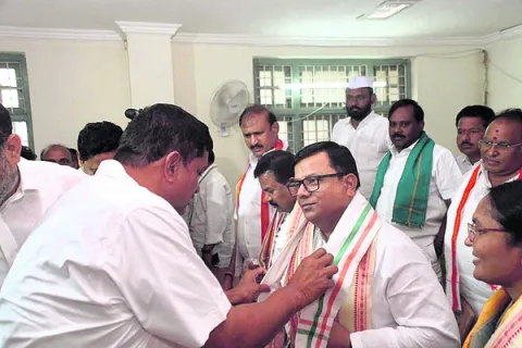 కమిట్మెంట్తో పనిచేస్తున్నా