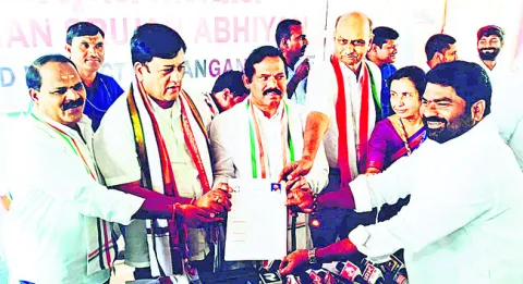 కాంగ్రెస్‌ బలోపేతానికి కృషి చేయాలి