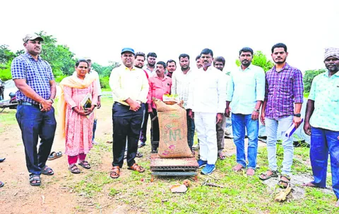 498 ధాన్యం కొనుగోలు కేంద్రాలు