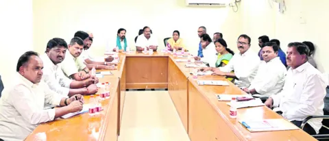 మార్కెట్‌యార్డు అభివృద్ధికి సమష్టి కృషి