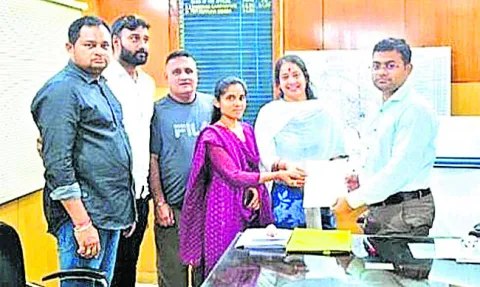 రోడ్డు పనులు పూర్తి చేయండి 